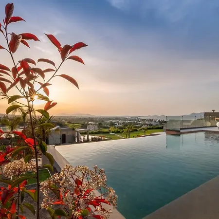 Maravilla Luxury Living &