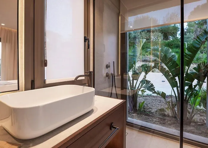 Maravilla Luxury Living &