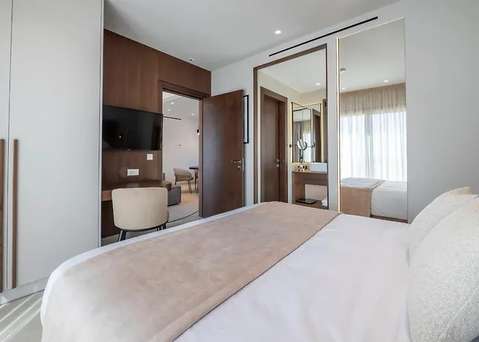 Maravilla Luxury Living &