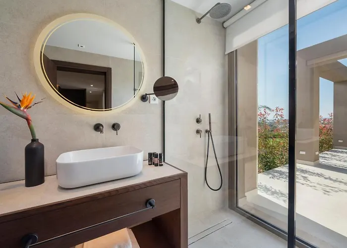 Maravilla Luxury Living &