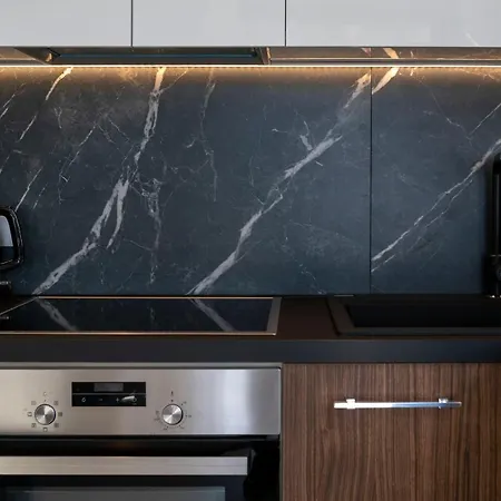 Maravilla Luxury Living & * コス・タウン