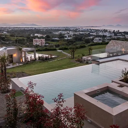 Maravilla Luxury Living &